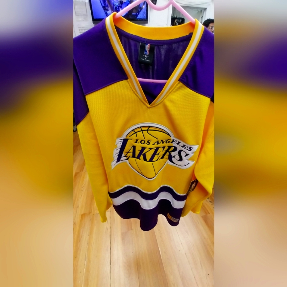 NBA Los Angeles Lakers team Jersey,  Size M, Yellow, long Sleeve.